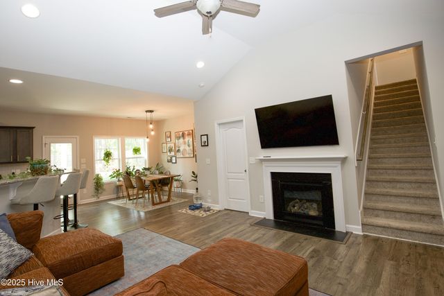 1385 Whitney Drive, Aberdeen, NC 28315