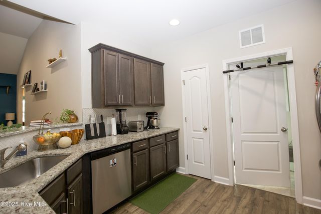 1385 Whitney Drive, Aberdeen, NC 28315