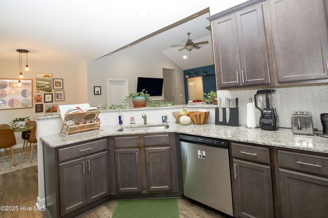 1385 Whitney Drive, Aberdeen, NC 28315