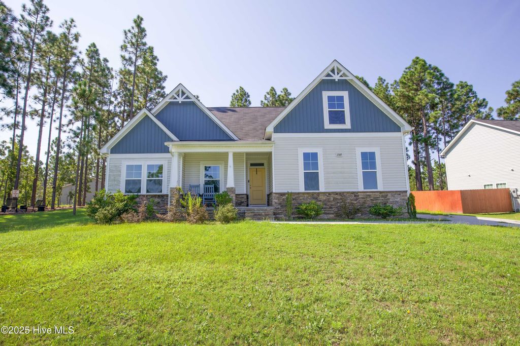 1385 Whitney Drive, Aberdeen, NC 28315