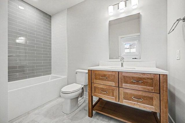 4692 Knapp Bluff Drive, Grand Rapids, MI 49525