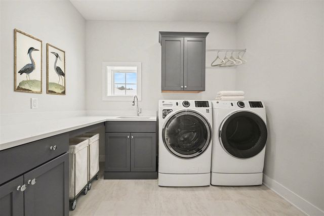 4692 Knapp Bluff Drive, Grand Rapids, MI 49525