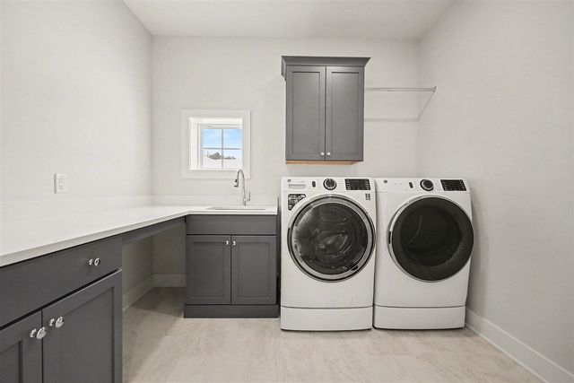 4692 Knapp Bluff Drive, Grand Rapids, MI 49525