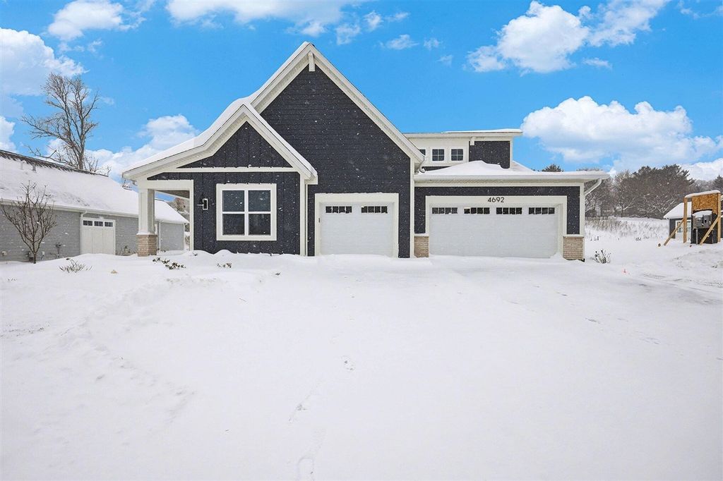 4692 Knapp Bluff Drive, Grand Rapids, MI 49525