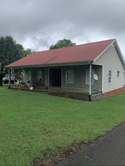 702 E Jefferson St, Pulaski, TN 38478