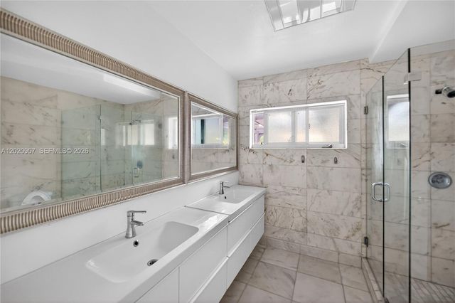 1100 N Shore Dr 1, Miami Beach, FL 33141