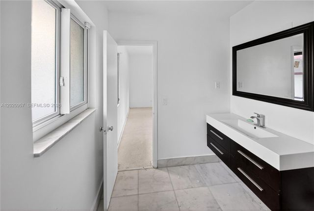 1100 N Shore Dr 1, Miami Beach, FL 33141