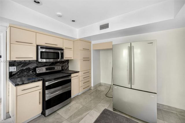 1100 N Shore Dr 1, Miami Beach, FL 33141