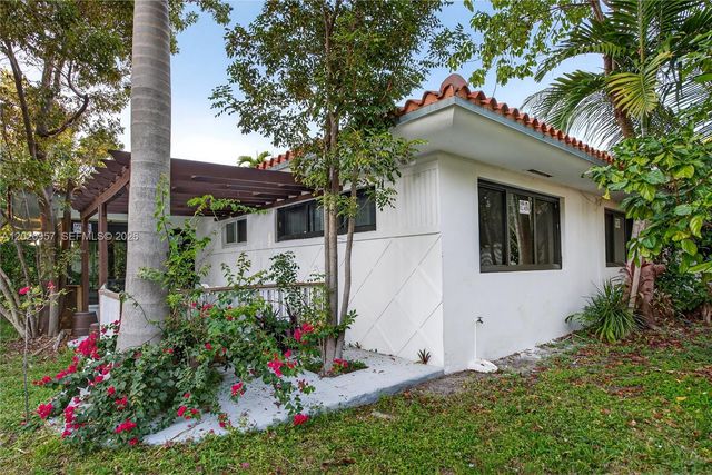 1100 N Shore Dr 1, Miami Beach, FL 33141