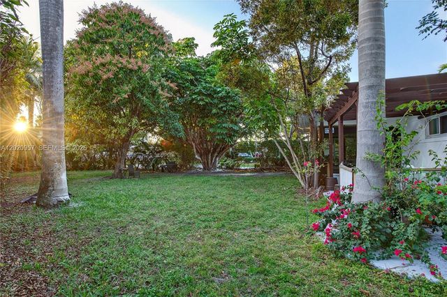 1100 N Shore Dr 1, Miami Beach, FL 33141