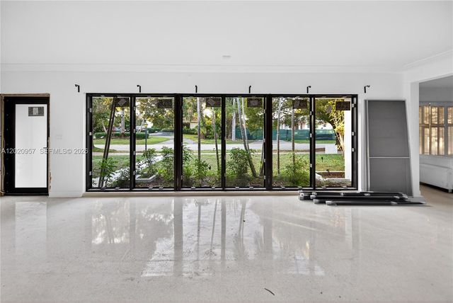 1100 N Shore Dr 1, Miami Beach, FL 33141