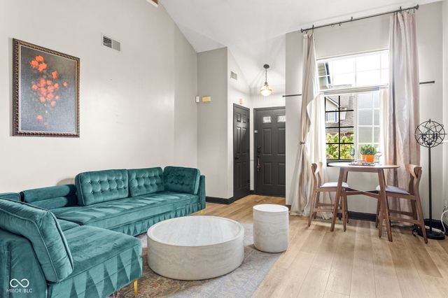 5838 Beacon Cove Way, Indianapolis, IN 46237