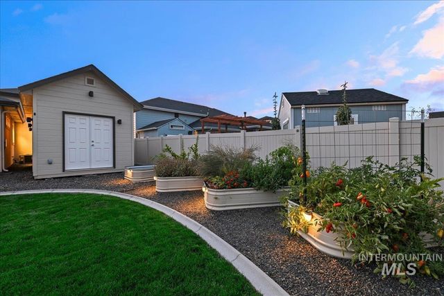 18080 N Treeline Ave, Nampa, ID 83687