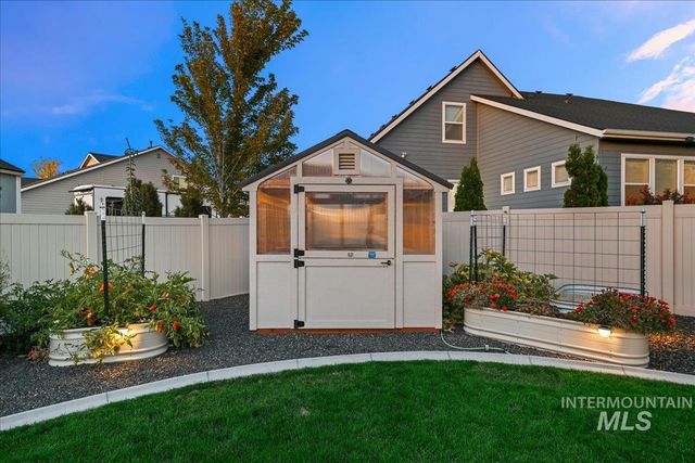 18080 N Treeline Ave, Nampa, ID 83687