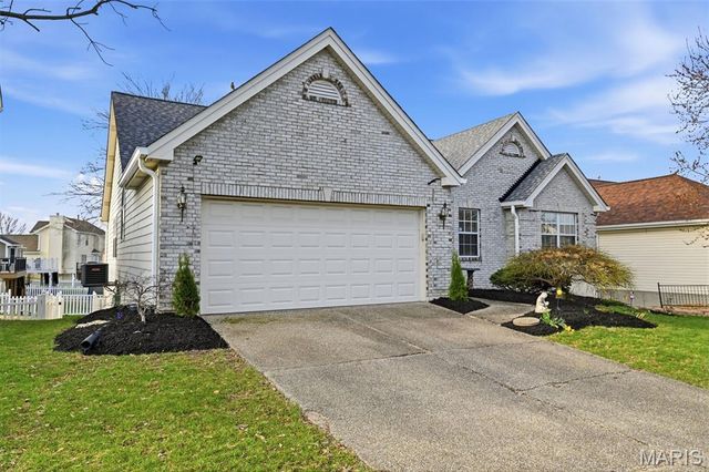 4304 Southridge Meadows Court, St Louis, MO 63128