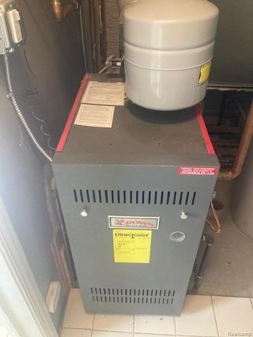 17758 Lincoln Avenue, Eastpointe, MI 48021