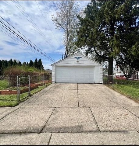 17758 Lincoln Avenue, Eastpointe, MI 48021