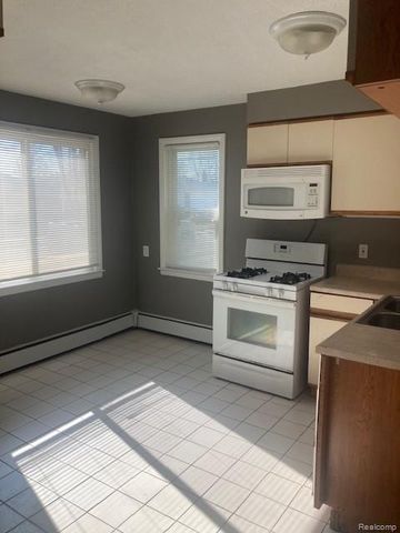 17758 Lincoln Avenue, Eastpointe, MI 48021