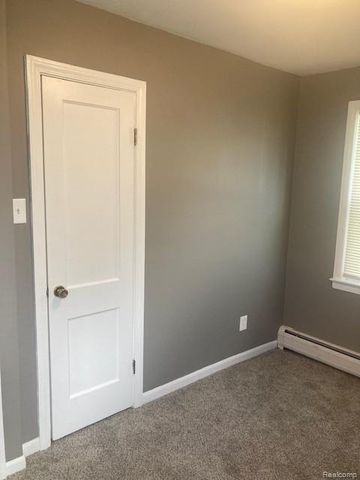 17758 Lincoln Avenue, Eastpointe, MI 48021