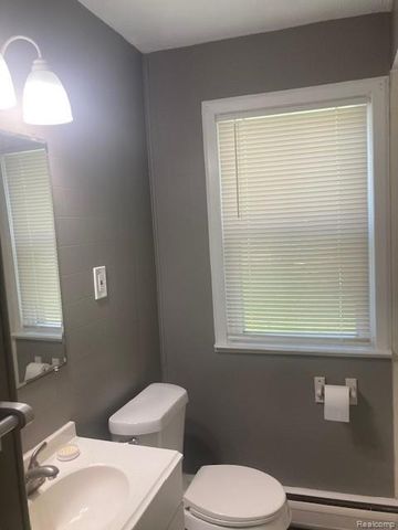 17758 Lincoln Avenue, Eastpointe, MI 48021