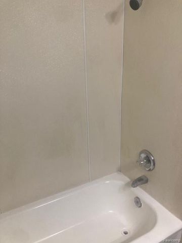 17758 Lincoln Avenue, Eastpointe, MI 48021