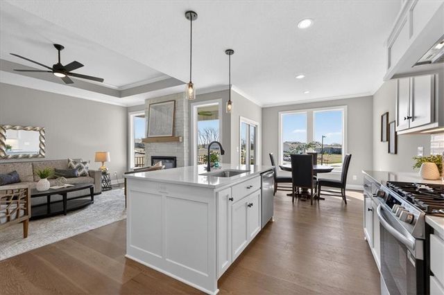 25039 W 94th Terrace, Lenexa, KS 66227
