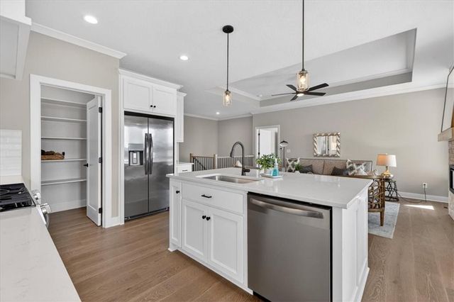 25039 W 94th Terrace, Lenexa, KS 66227