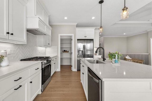 25039 W 94th Terrace, Lenexa, KS 66227