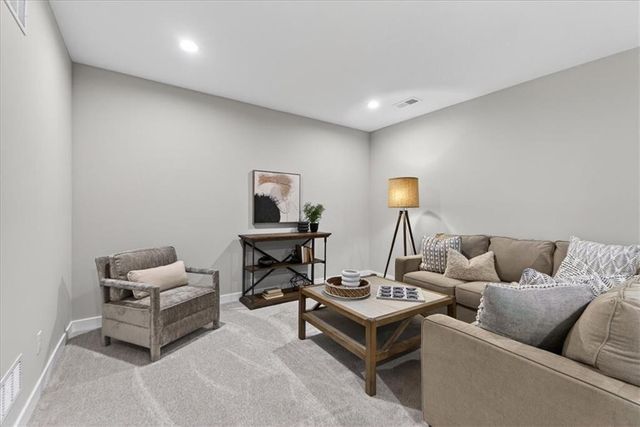 25039 W 94th Terrace, Lenexa, KS 66227