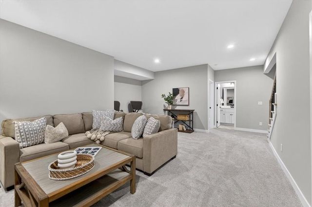 25039 W 94th Terrace, Lenexa, KS 66227