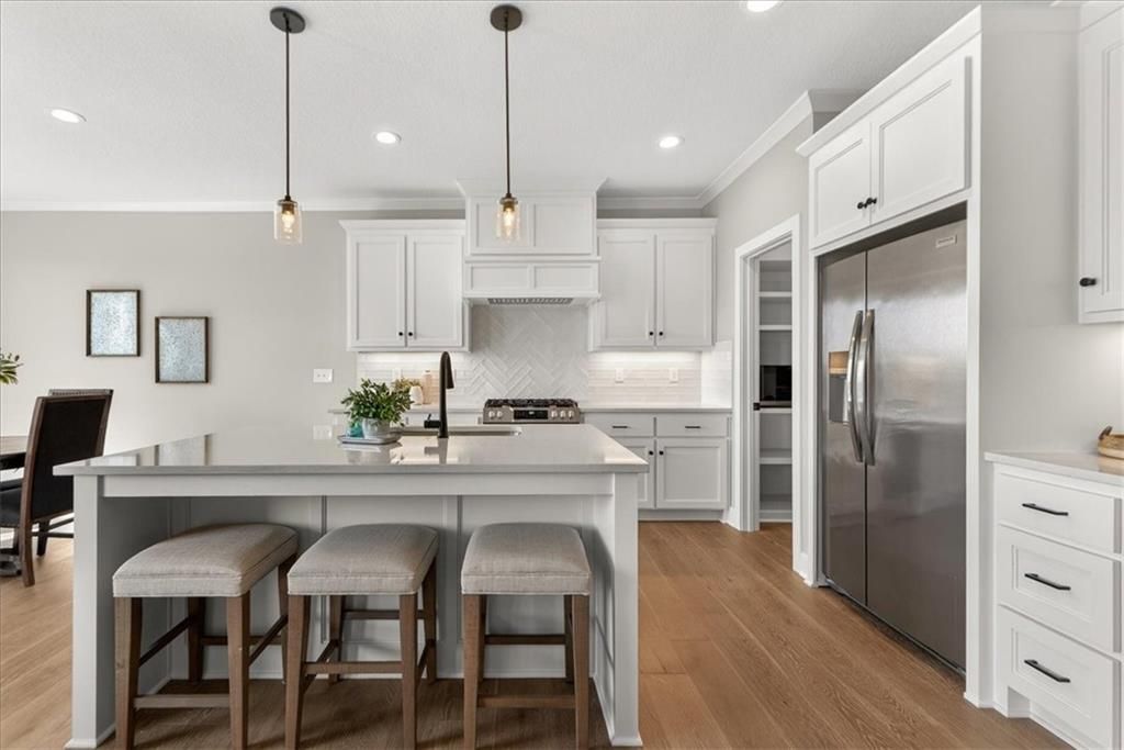 25039 W 94th Terrace, Lenexa, KS 66227