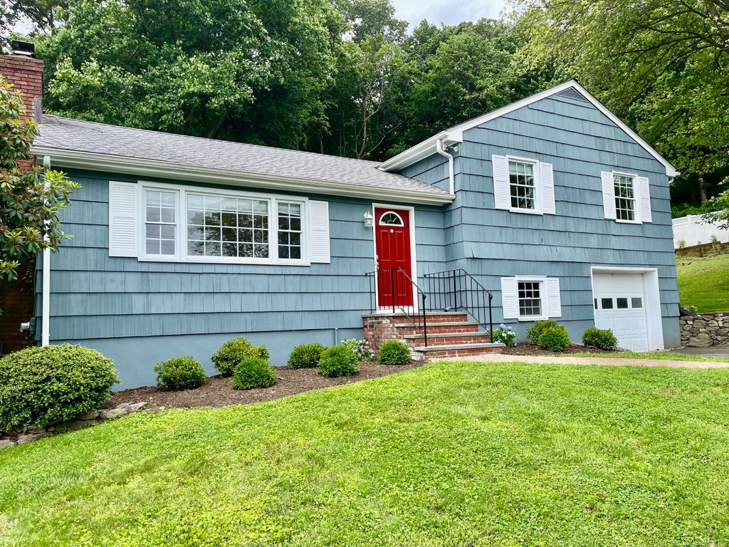 11 Cornwall Road, Norwalk, CT 06850