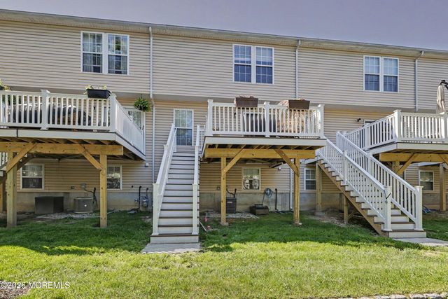 36 Saxton Road, Farmingdale, NJ 07727