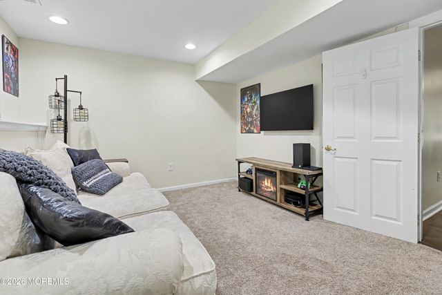 36 Saxton Road, Farmingdale, NJ 07727