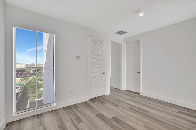 4208 NE 7TH Terrace, Oakland Park, FL 33334