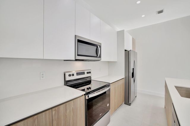 4208 NE 7TH Terrace, Oakland Park, FL 33334