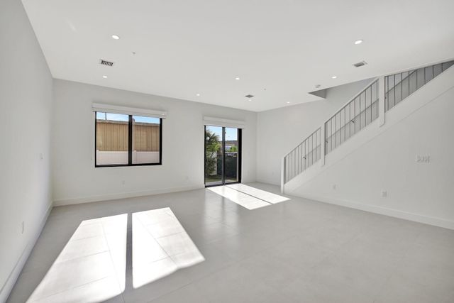 4208 NE 7TH Terrace, Oakland Park, FL 33334