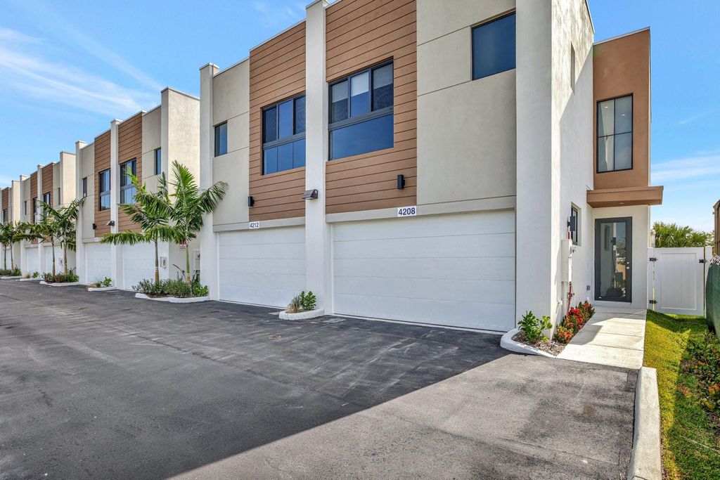 4208 NE 7TH Terrace, Oakland Park, FL 33334