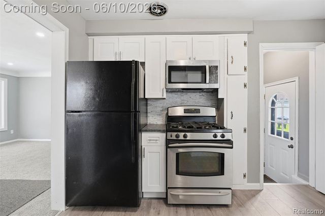 8245 Roosevelt Street, Taylor, MI 48180