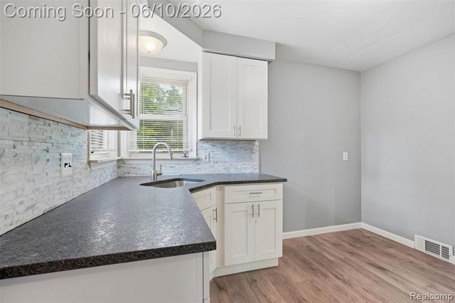 8245 Roosevelt Street, Taylor, MI 48180