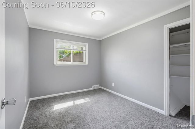 8245 Roosevelt Street, Taylor, MI 48180