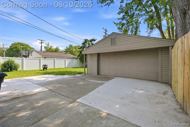 8245 Roosevelt Street, Taylor, MI 48180