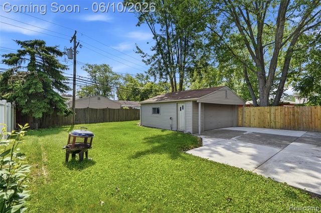 8245 Roosevelt Street, Taylor, MI 48180