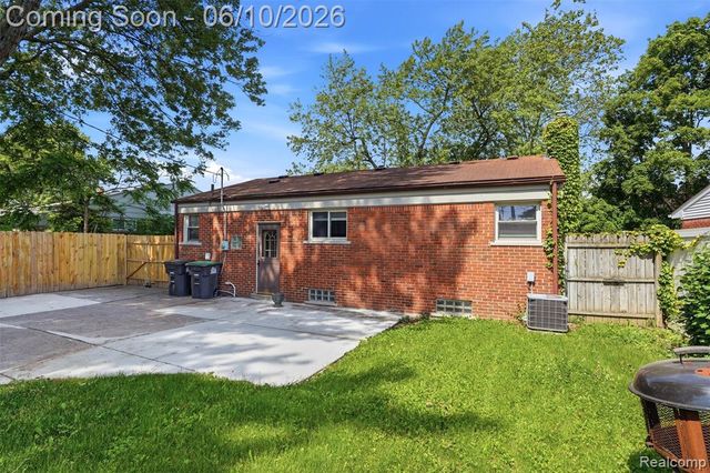 8245 Roosevelt Street, Taylor, MI 48180