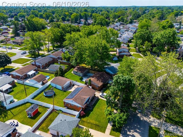 8245 Roosevelt Street, Taylor, MI 48180