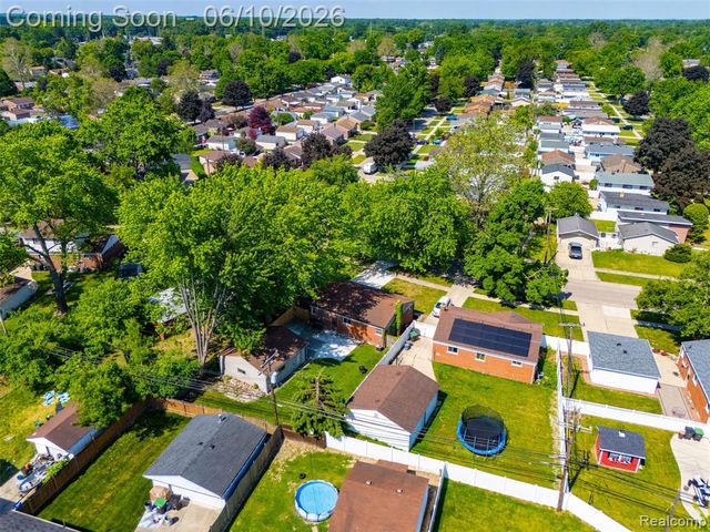 8245 Roosevelt Street, Taylor, MI 48180