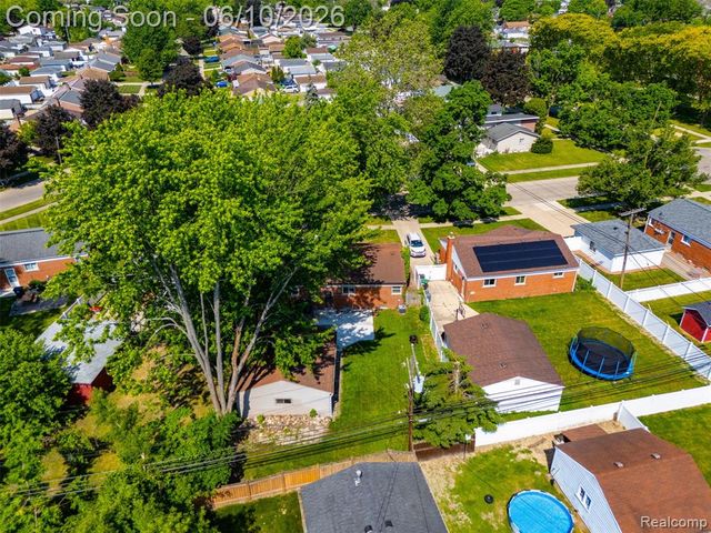 8245 Roosevelt Street, Taylor, MI 48180