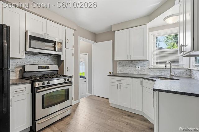 8245 Roosevelt Street, Taylor, MI 48180