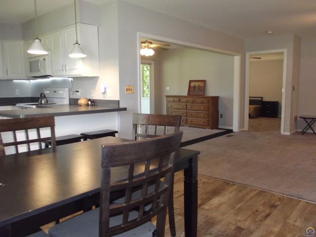 6740 SW Scathelock RD, Topeka, KS 66614