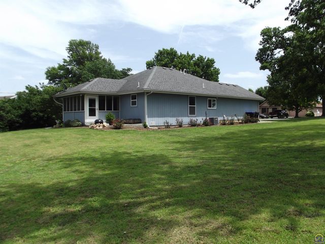 6740 SW Scathelock RD, Topeka, KS 66614